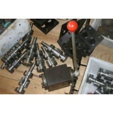 漁船配件，液壓油汞換向閥.油泵離合器.收網(wǎng)機(jī)配件.起網(wǎng)機(jī)配件
